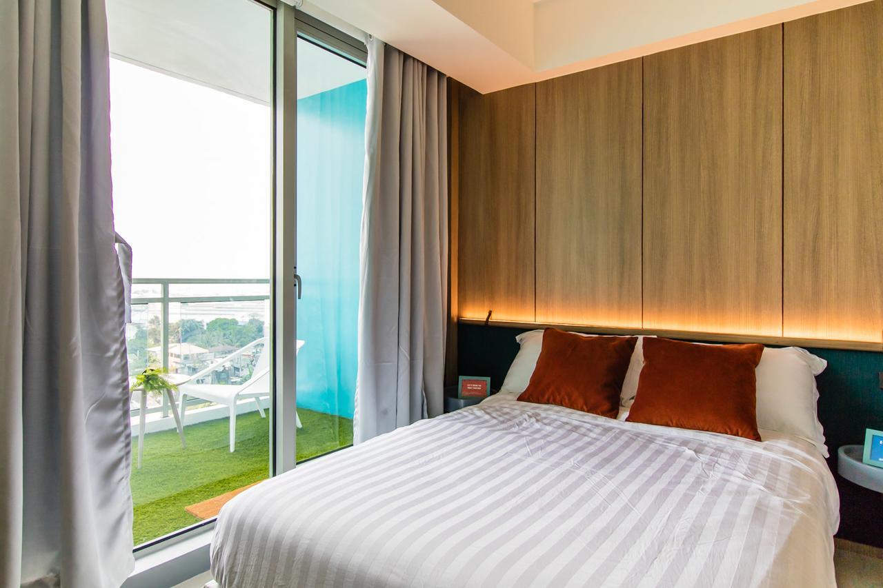 Azure Urban Beach Resort Manila By Radlett Esterno foto