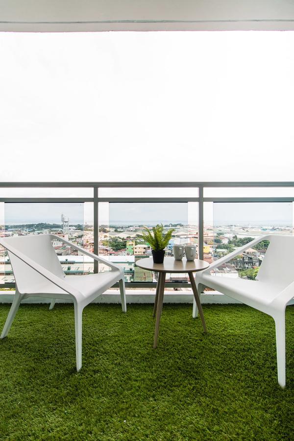 Azure Urban Beach Resort Manila By Radlett Esterno foto