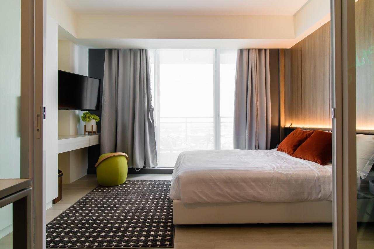 Azure Urban Beach Resort Manila By Radlett Esterno foto